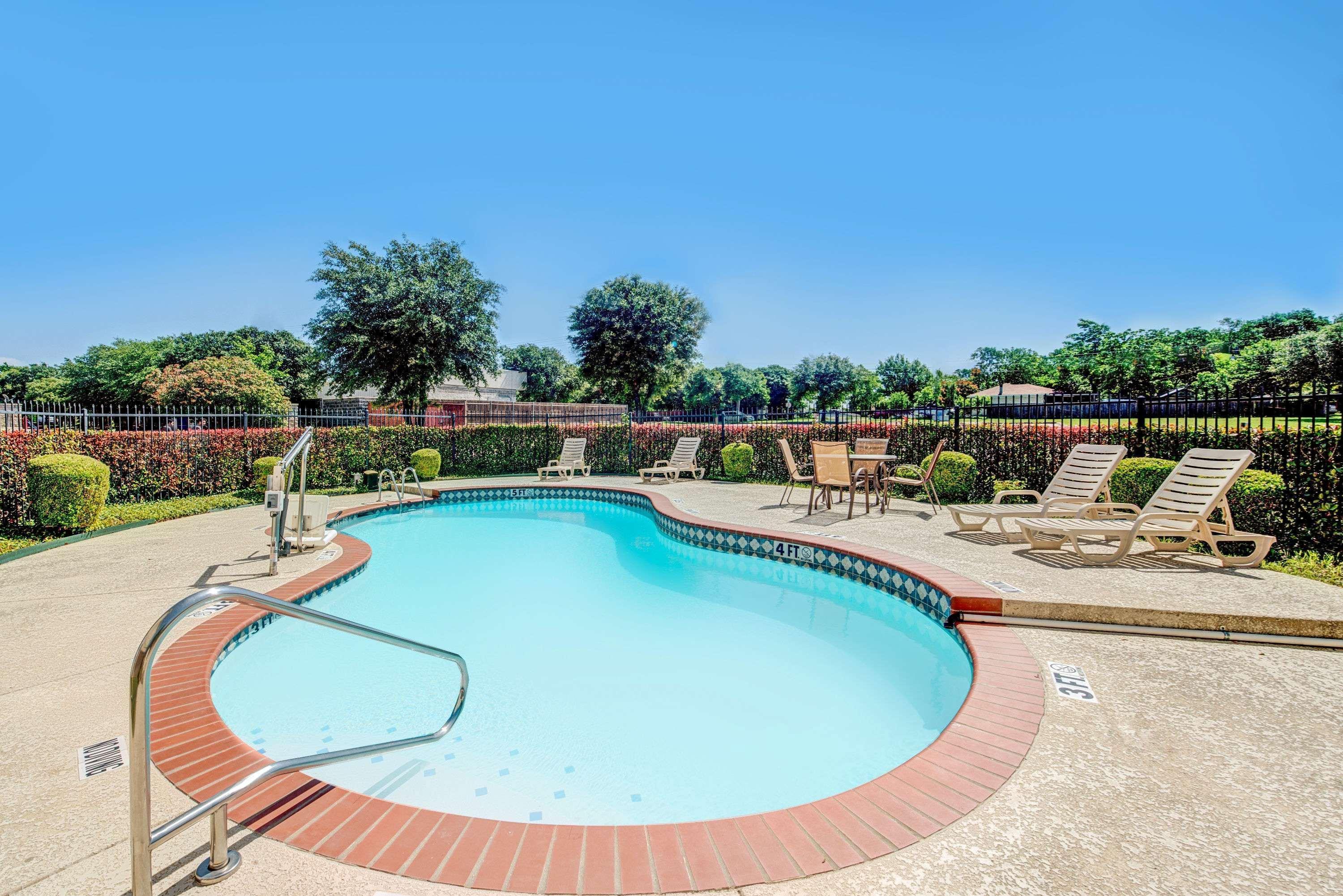 Super 8 By Wyndham Mckinney/Plano Area Экстерьер фото