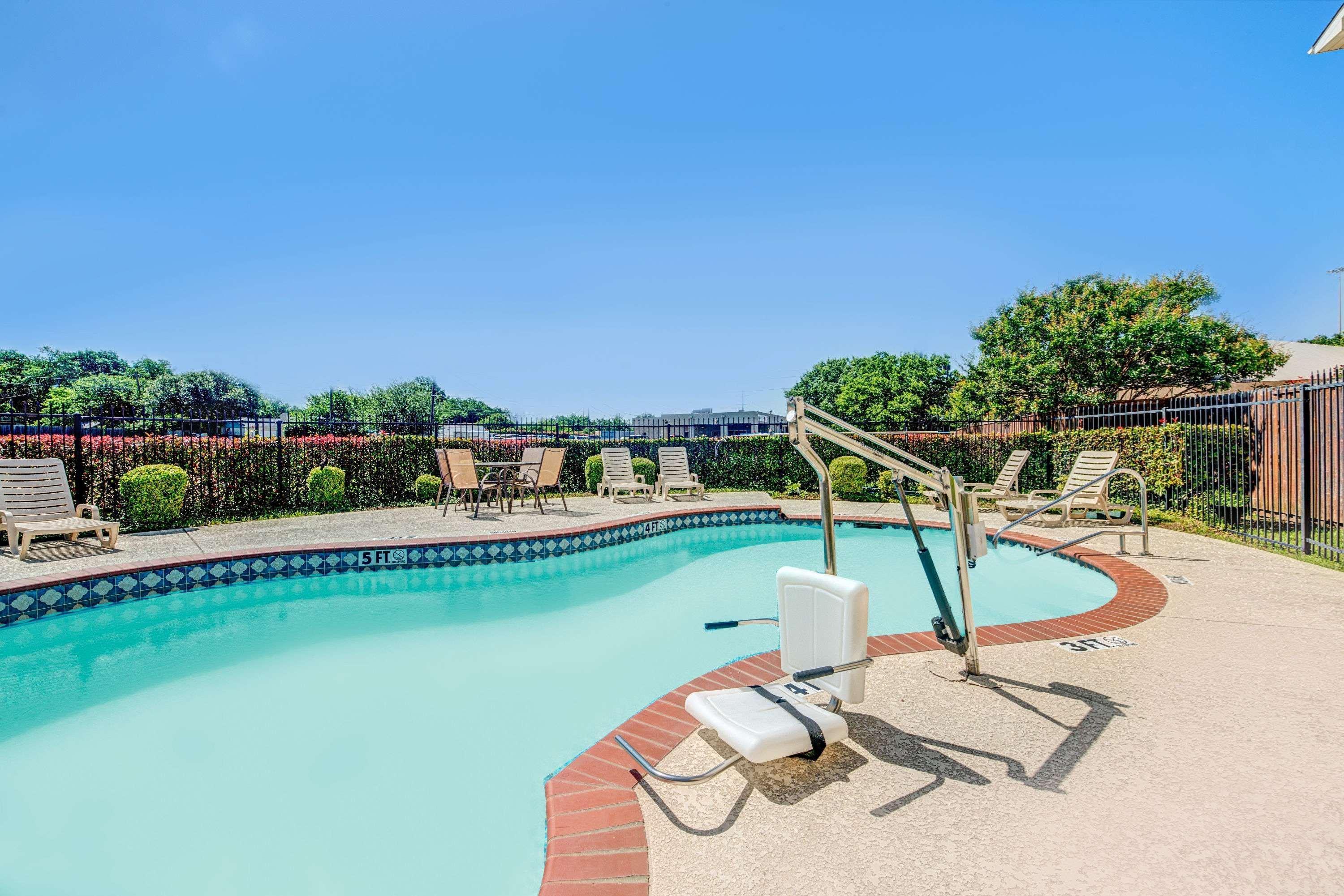 Super 8 By Wyndham Mckinney/Plano Area Экстерьер фото