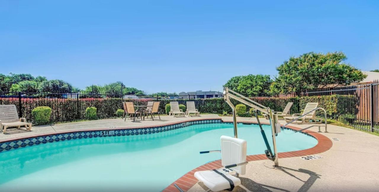 Super 8 By Wyndham Mckinney/Plano Area Экстерьер фото